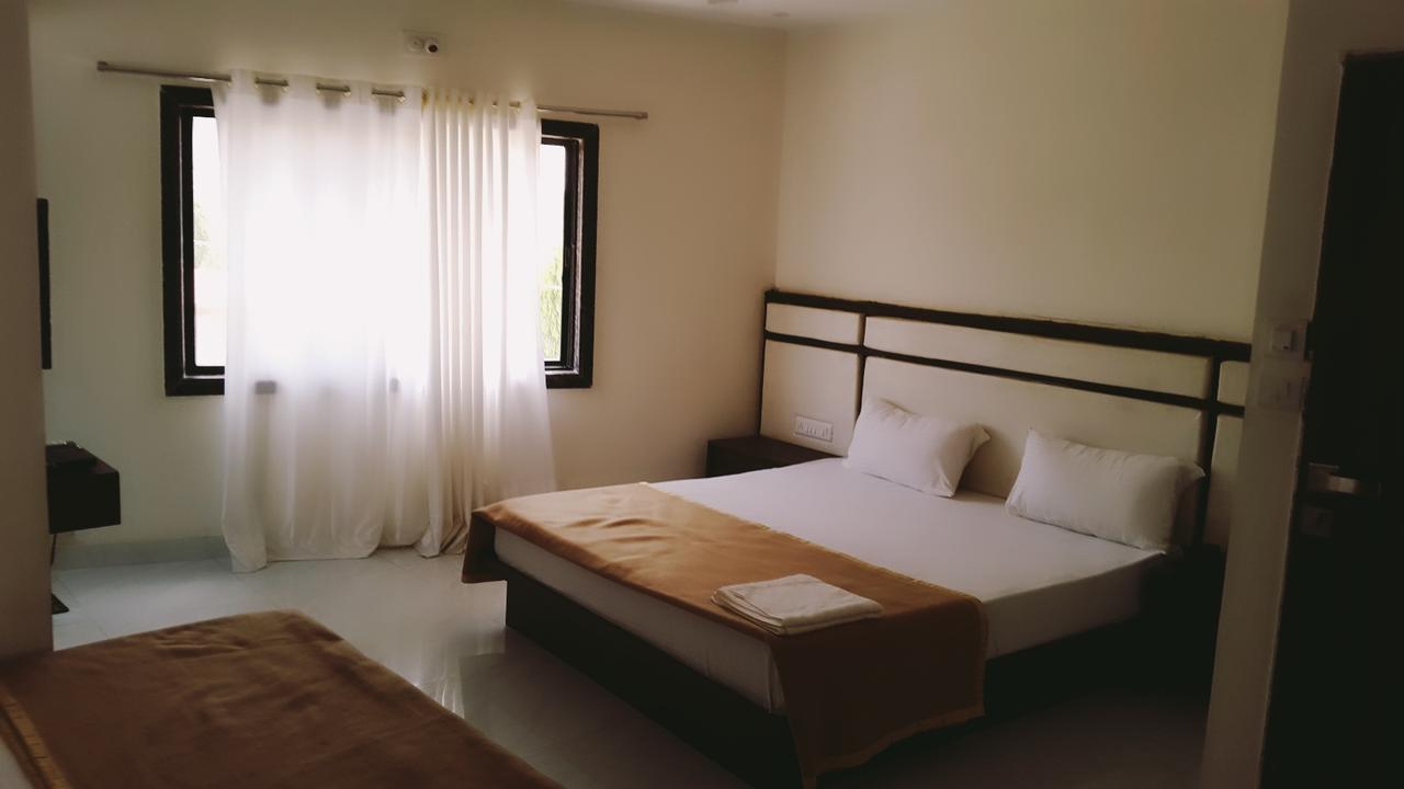 Shree Jee Intenational Hotel นาถดวารา ภายนอก รูปภาพ
