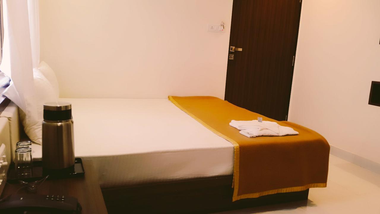 Shree Jee Intenational Hotel นาถดวารา ภายนอก รูปภาพ