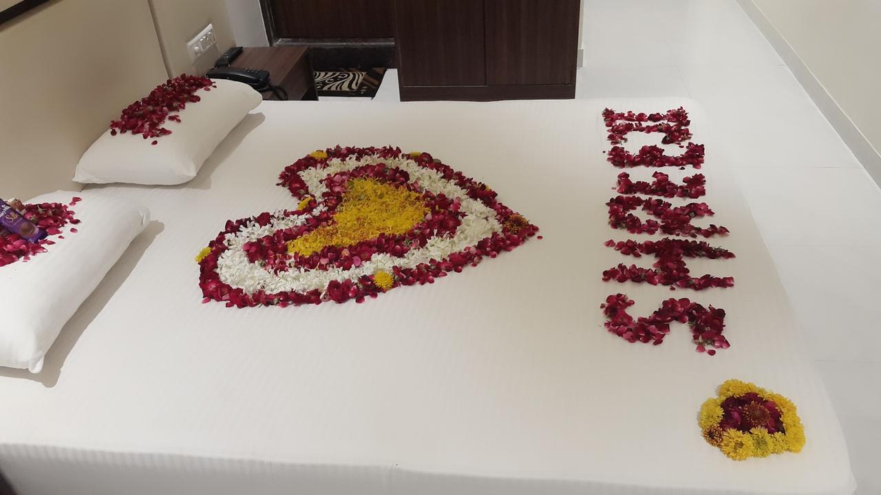 Shree Jee Intenational Hotel นาถดวารา ภายนอก รูปภาพ