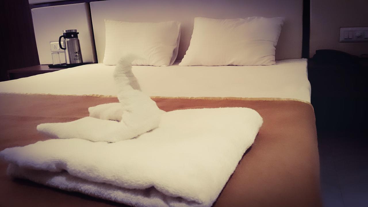 Shree Jee Intenational Hotel นาถดวารา ภายนอก รูปภาพ