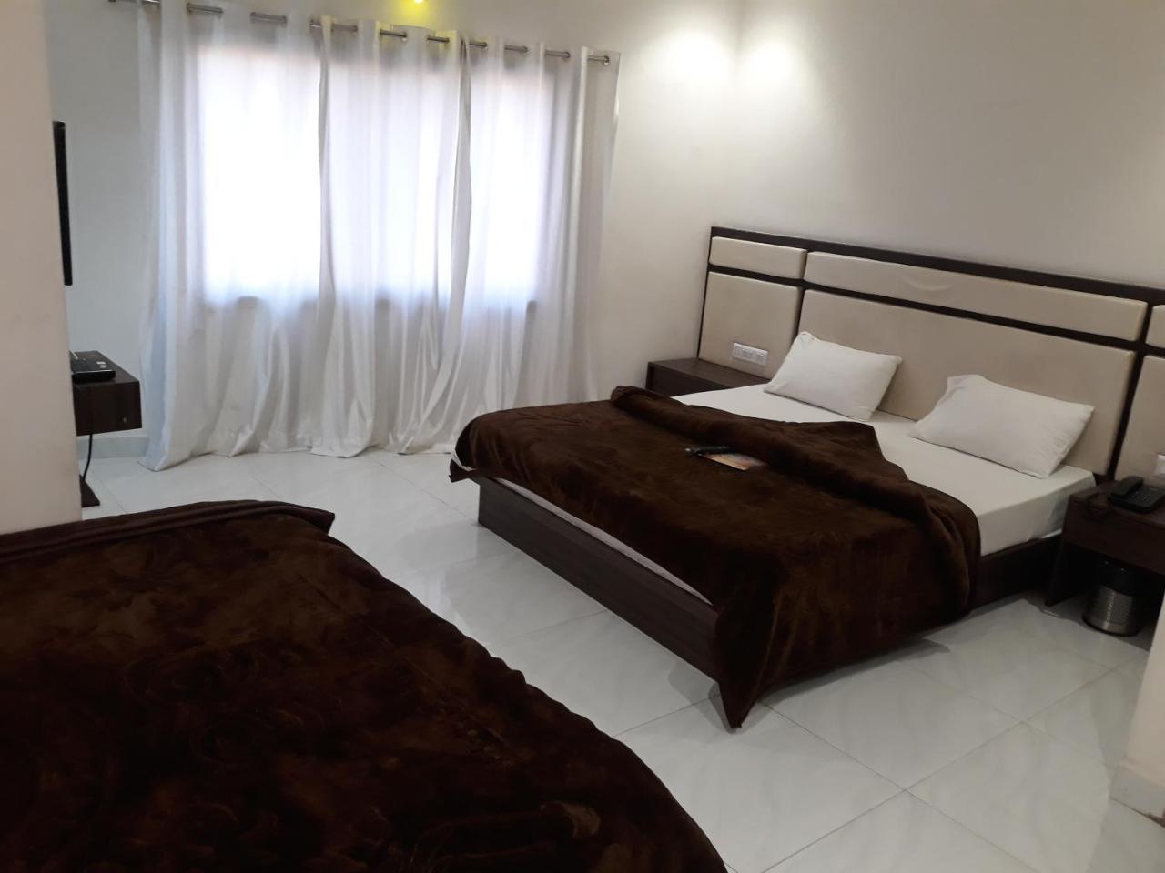 Shree Jee Intenational Hotel นาถดวารา ภายนอก รูปภาพ